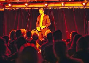 Η πρεμιέρα του Greek Viper γέμισε το Montreal Improv Theatre